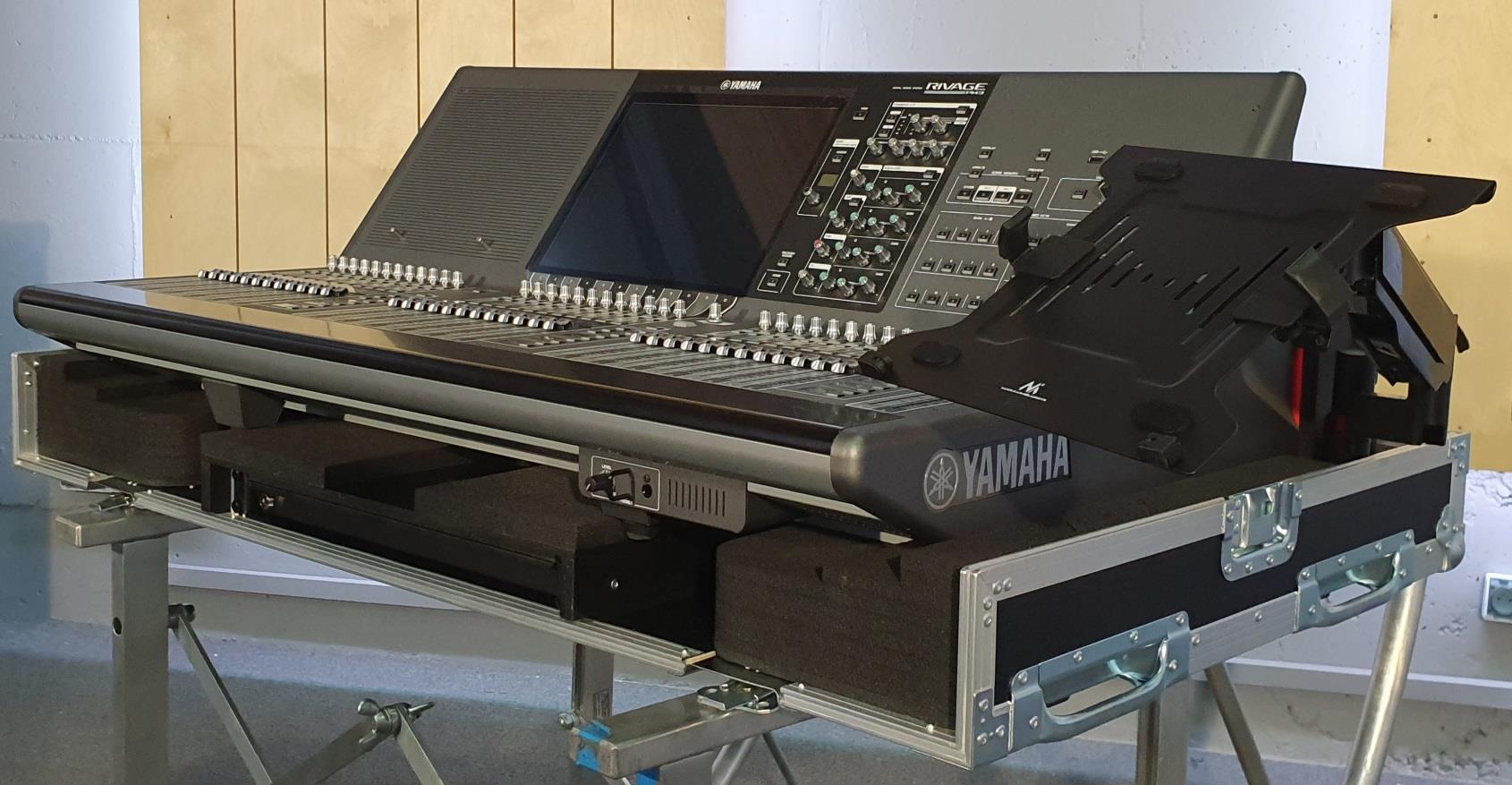 XZF-YPM3 RIVAGE 1U Yamaha PM3 RIVAGE Case With 1U Console by ZCase